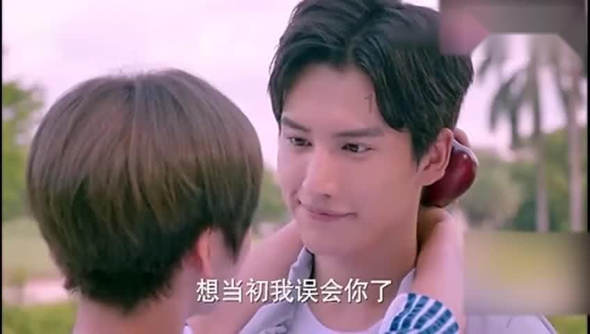 《青你2》名场面出现了,刘雨昕帮对手排练,队友还为她喝彩